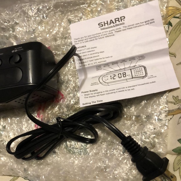 Sharp Alarm Clock - Picture 4 of 9